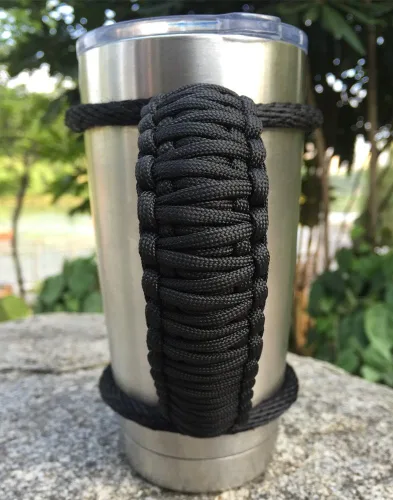 Vista 4 de MOCE Mango de paracord hecho a mano para vaso Yeti/Rtic/Ozark Trail Rambler de 20 oz. Negro