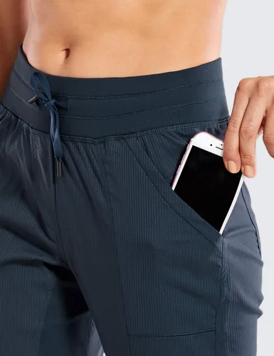 Vista 6 de CRZ YOGA Pantalones casuales de 78 para mujer de 27 pulgadas, ligeros, para entrenamiento, al aire libre, pista atlética, viajes, descanso