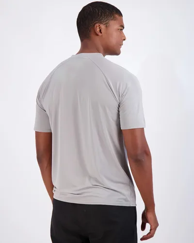 Vista 3 de Real Essentials Paquete de 4 camiseta de manga corta para hombre, de secado rápido, protección solar UPF 50+ (disponible en tallas grandes y altas)