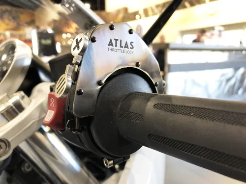 Vista 7 de ATLAS Bloqueo del Acelerador - Una Asistencia del Acelerador de Control de Crucero para Motocicleta, PULIDO (Kit Inferior)