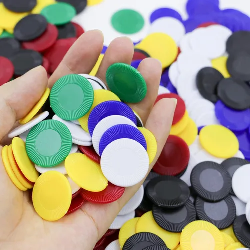 Vista 3 de 600 mini fichas de póquer de plástico en 6 colores, fichas de juego de cartas de póquer a granel para jugar, aprender matemáticas, contar