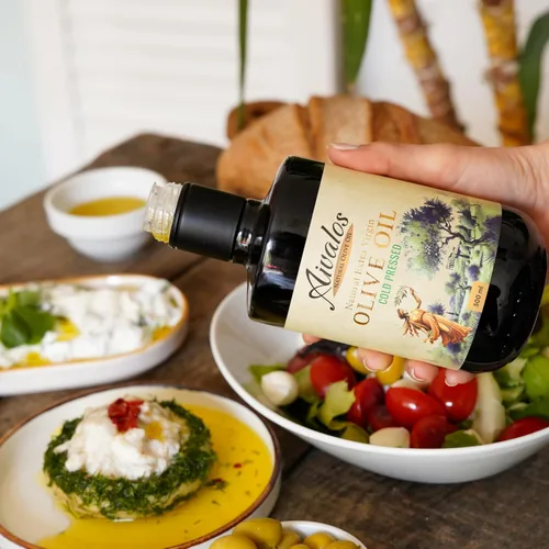 Vista 3 de Aceite de oliva virgen extra Aivalos – AOVE de cosecha temprana de polifenol de una sola propiedad de Turquía Prensado en frío a 80.6 °F 0.56%
