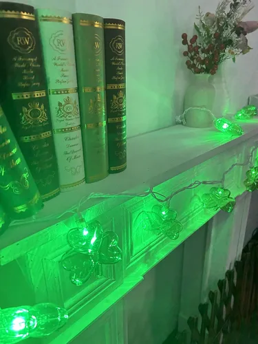 Vista 4 de Guirnalda de luces de trébol, 8.5 pies, decoración del día de San Patricio con 10 luces de trébol, luces de hadas de trébol conectables