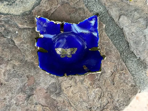 Vista 6 de Plato de anillo de mariposa azul real y dorado, plato de joyería de cerámica hecho a mano, regalo único para mamá, novia, novia, hermana, hija