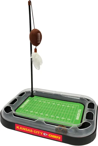 Vista 17 de Pets First NFL BALTIMORE RAVENS Rascador de Campo de Fútbol para Gatos con Juguete de Peluche de FÚTBOL Relleno de Hierba Gatera y Juguete Colgante