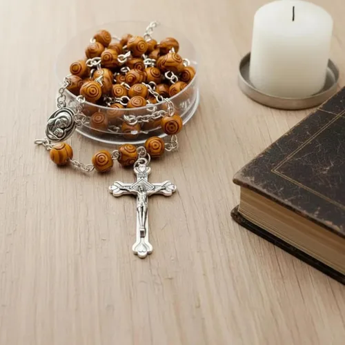 Vista 4 de Nazareth Store Rosario de madera de olivo con cuentas talladas a mano Collar de cuentas Medalla de centro de mesa de suelo sagrado de Jerusalén