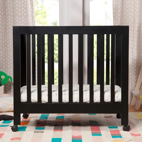 Vista 5 de Babyletto Origami Mini cuna plegable portátil con ruedas en negro, 2 posiciones de colchón ajustables, certificado Greenguard Gold