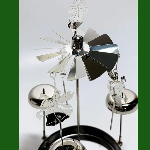 Vista 3 de Spinning Angels - Vela giratoria con campanillas – Diseño de estilo escandinavo sueco – Mide 8 pulgadas de alto