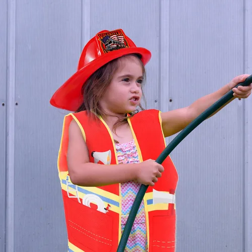 Vista 6 de Disfraz infantil de 100 días de escuela para niños, 24 piezas, incluye 8 sombreros de bombero, 8 chalecos, 8 bolsas de mano, suministros de fiesta