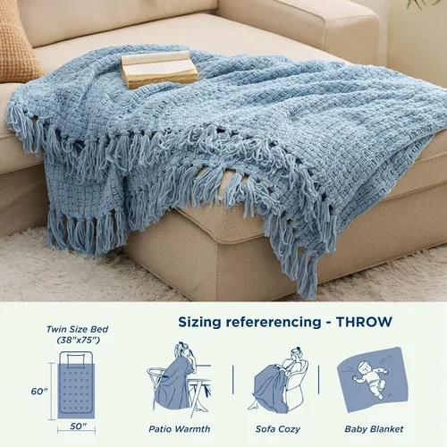 Vista 4 de Bedsure - Mantas de punto azules para sofá - Manta tejida de chenilla gruesa con textura - Manta decorativa boho súper suave y cálida con borlas