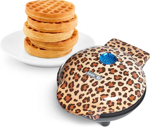 Vista 12 de Dash Heart - Mini waflera con superficie antiadherente de 4 pulgadas, estampado de corazón rojo Heart Shaped Waffles for Valentine's Day, Small