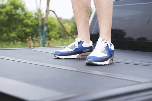 Vista 6 de Xcover - Cubierta rígida plegable para caja de camioneta de perfil bajo, compatible con camioneta F150 2015-2025 con caja de 5.6 pies