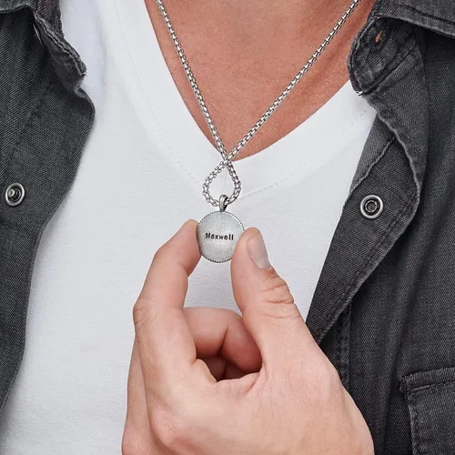 Vista 6 de MYKA - Collar con dije de brújula grabado personalizado para hombre en plata de ley 925, regalo de verano personalizado para hombres, novio, marido