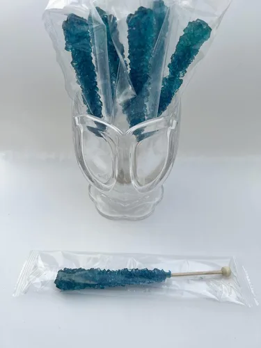 Vista 18 de Palitos clásicos de caramelo de roca, caramelos de roca de azúcar en cristal, envueltos individualmente (Paquete de 12, Niña bebé