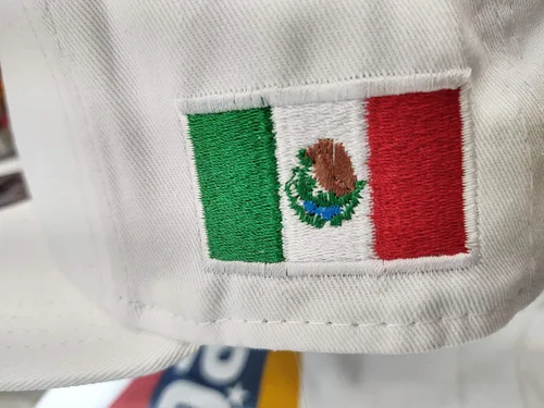 Vista 4 de Escudo mexicano y logotipo de la bandera en un sombrero Snapback 9Fifty de Nueva Era