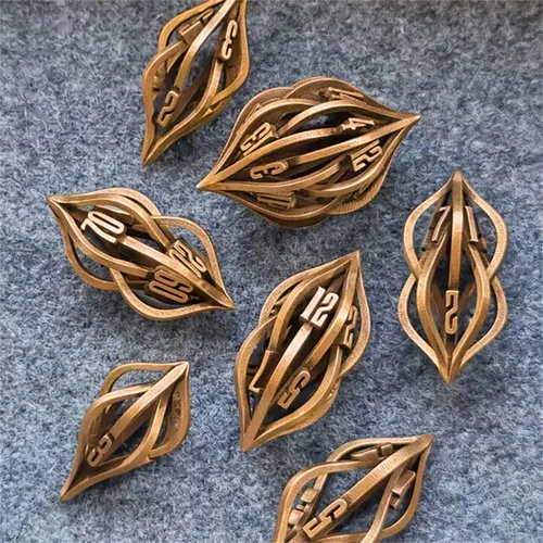 Vista 3 de Thyggzjbs Juego de dados Arcanum para juegos de mesa, juego de dados de metal tallado impreso en 3D, juego de dados huecos poliédricos DND RPG MTG