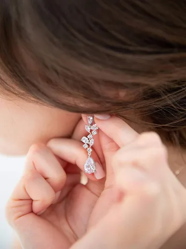 Vista 4 de SWEETV Juego de joyas de boda para novias, damas de honor, circonita cúbica, lágrima, collar y aretes, joyería de boda para mujer