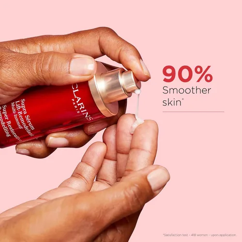 Vista 2 de Clarins Suero antienvejecimiento súper restaurador remodelador para piel madura debilitada por cambios hormonales Repone, ilumina y ayuda a