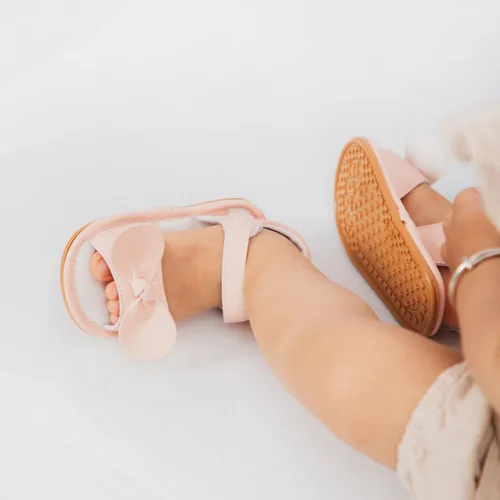 Vista 120 de Meckior Sandalias de verano con punta abierta y suave de piel sintética para bebés y niñas pequeñas