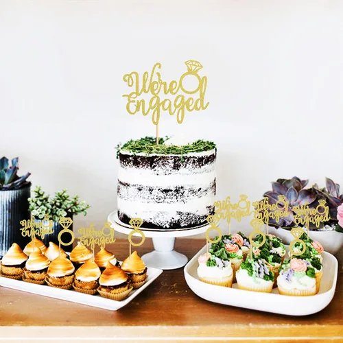 Vista 4 de Ercadio Paquete de 25 adornos para cupcakes con texto en inglés "We are Engaged", anillo con purpurina, para despedida de soltera, para boda Oro