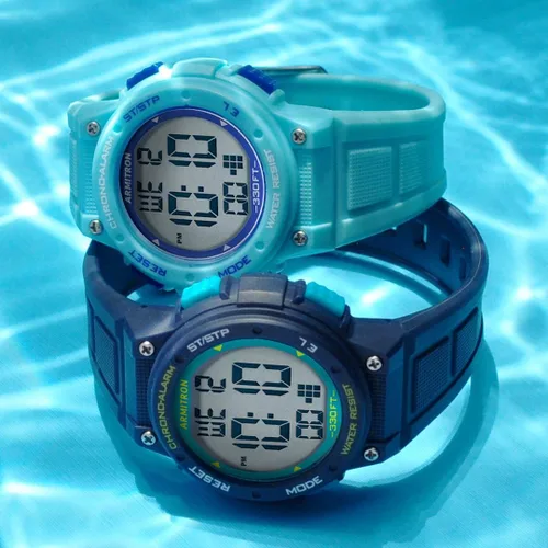 Vista 4 de Armitron Sport Women's Digital Chronograph Resin Strap Watch