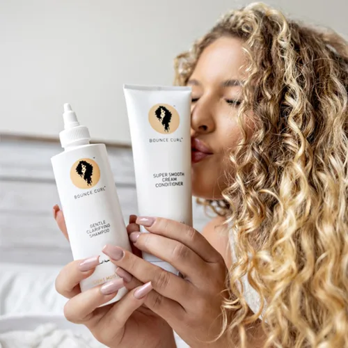 Vista 3 de Bounce Curl - Acondicionador desenredante hidratante para cabello rizado fino y medio, aceite de aloe y semillas negras, color seguro, sin silicona