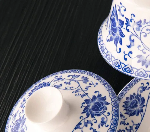 Vista 5 de Liang baobao Juego de Té Tradicional Gaiwan con Tapa y Platillo Taza de Té Gongfu de Porcelana Diseño Azul de Loto Tazas de 200ml