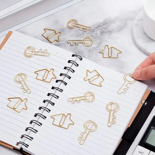 Vista 4 de Gueevin - Paquete de 102 clips de papel con forma de casa y llave con 2 cajas, color dorado