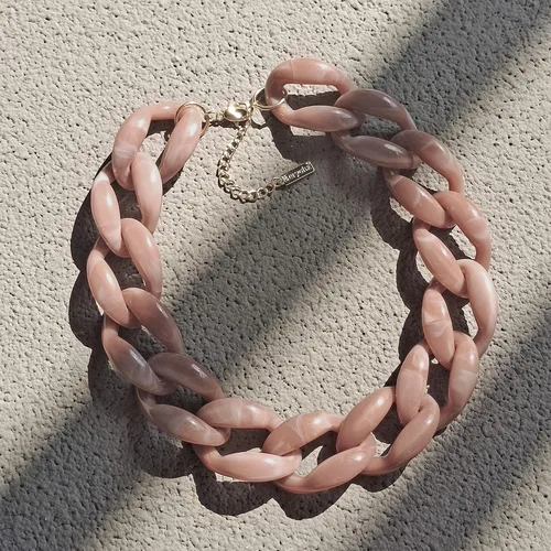 Vista 3 de Collar de cadena de eslabones acrílicos de moda para mujer