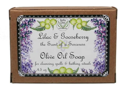 Vista 5 de Bolsa de regalo lila y grosella espinosa Lata de vela de soja, bálsamo labial, jabón y crema Yennefer Scent of a Sorceress by Bella Des Natural