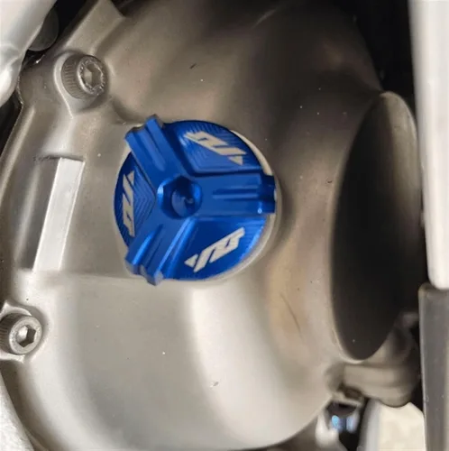 Vista 3 de Tapa de tapón de llenado de aceite de motor CNC para motocicleta, compatible con Yamaha YZF R1 R3 R6 YZFR1 1998-2020 YZFR3 2015-2021 YZFR6 YZFR6S R1