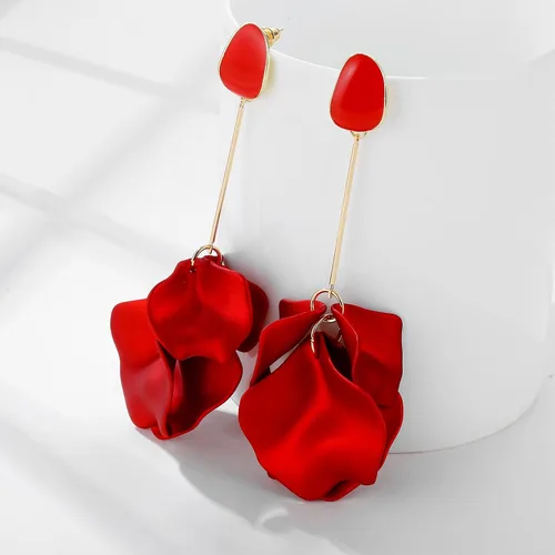Vista 3 de Kiszu Aretes largos de acrílico de pétalos de rosa colgantes de flores bohemias, aretes de borla floral para mujeres y adolescentes, Acrílico, No es