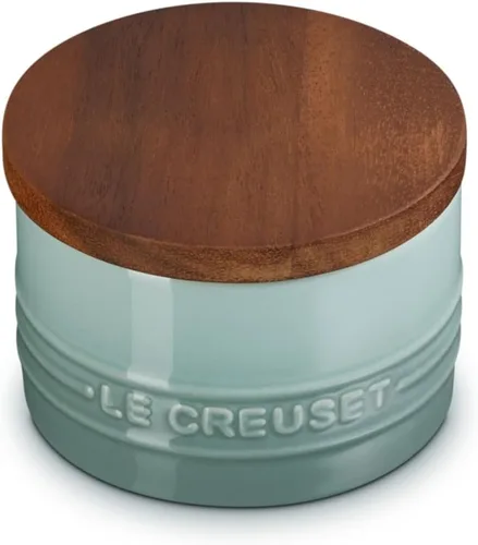 Vista 17 de Le Creuset Signature Salero y Recipiente de Almacenamiento con Tapa de Madera, 26 oz., Cerise