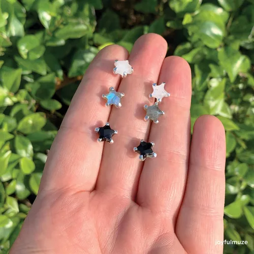 Vista 4 de Aretes de estrella de piedras preciosas naturales para mujeres y hombres, lapislázuli, ónix, piedra lunar, labradorita, turmalina negra, hechos a