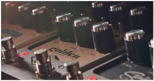 Vista 6 de Universal Audio Pedal de reverberación dorado UAFX