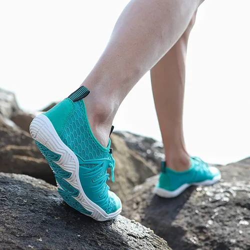 Vista 6 de MAYZERO Zapatos de agua para hombres y mujeres, zapatos de surf, playa, piscina, zapatos de punta ancha, senderismo, zapatos de agua, zapatillas