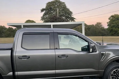 Vista 2 de Protectores de lluvia en canal 2015-2026 para Ford F150 SuperCrew Deflectores de visera de ventana lateral (solo cabina de tripulación) XL STX XLT
