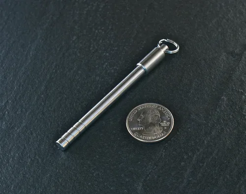 Vista 4 de TEC Accessories PicoPen - Minibolígrafo de acero inoxidable con llavero magnético