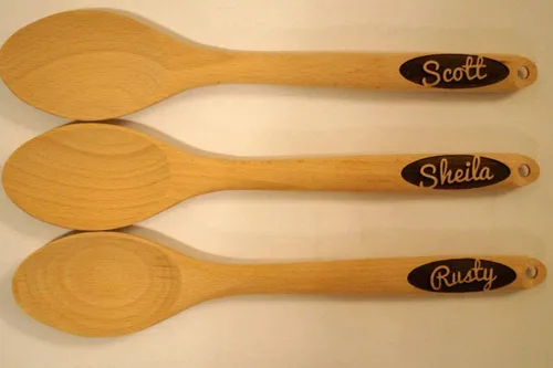 Vista 3 de Cuchara de madera grabada personalizada: nombre y mensaje personalizados Regalo para panaderos y cocineros