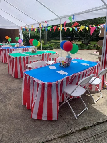 Vista 4 de Oojami - Juego de 4 faldas para mesa, diseño de carnaval/ circo a rayas rojas y blancas