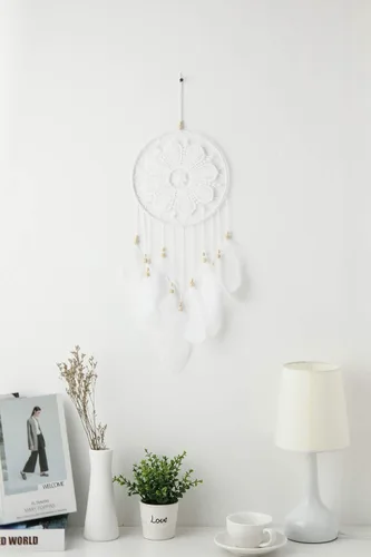 Vista 5 de Atrapasueños blancos para dormitorio, decoraciones colgantes hechas a mano con plumas blancas de encaje atrapasueños móvil para decoración