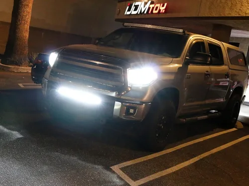 Vista 3 de iJDMTOY Barra de luz LED de 30 pulgadas para montaje en rejilla inferior compatible con Toyota Tundra 2014-21, incluye (1) barra de luz LED de alta