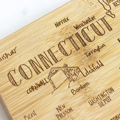 Vista 5 de Totally Bamboo Destination Connecticut - Tabla de cortar y servir con forma de estado, incluye corbata para colgar para exhibición en la pared