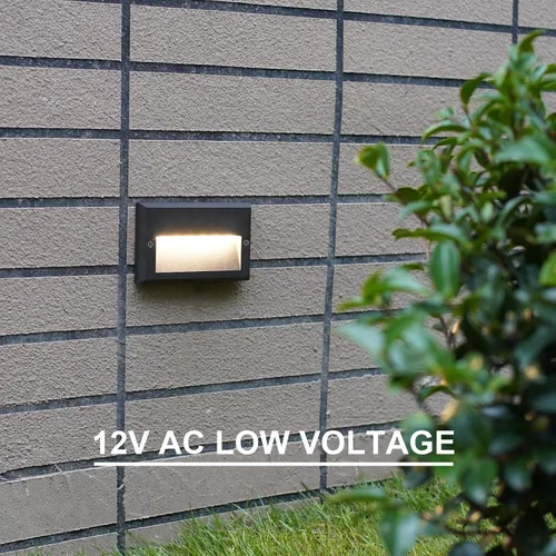 Vista 7 de GOODSMANN Kits de luces de paso de bajo voltaje de 5.5 pulgadas al aire última intervensión 12V CA Luces de escalera de paisaje cableadas 8PK 3W LED