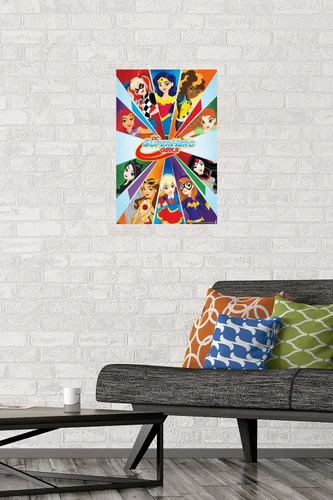 Vista 2 de Trends International Comics TV-DC Superhero Girls-Collage Wall, 14.725 x 22.375 pulgadas, paquete de póster y montaje prémium Paquete de póster
