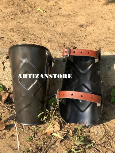 Vista 2 de ARTIZANSTORE Par de brazaletes vikingo medieval de acero ennegrecido, guerrero de fantasía, armadura de cosplay, disfraz de Halloween