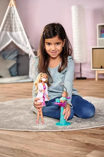 Vista 4 de Simba Juego de dentista para niños, juguete de simulación con muñeca Steffi y silla para pacientes