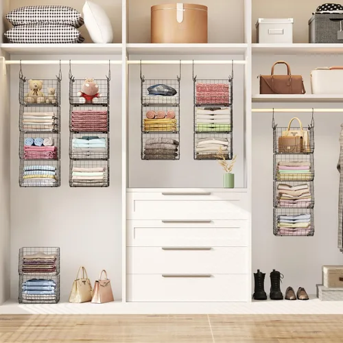 Vista 5 de Organizador Colgante de Closet de 4 Niveles, Organizadores de Closet y Almacenamiento con 5 Ganchos en S, Estantes Colgantes de Closet y Cestas