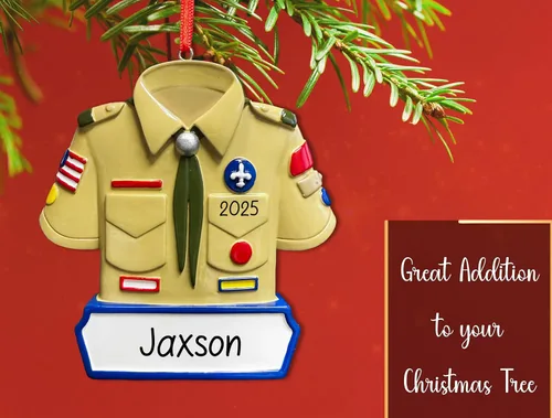 Vista 5 de Adorno Personalizado de Uniforme de Boy Scout para Navidad 2025 Adorno para Árbol de Navidad para Scout Masculino Recuerdo Único de Primer
