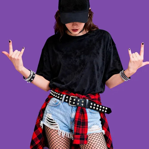 Vista 3 de 4 pulseras de cuero punk rock, accesorios góticos retro vintage para mujeres y hombres, remaches de los años 80, juego de pulseras de metal unisex